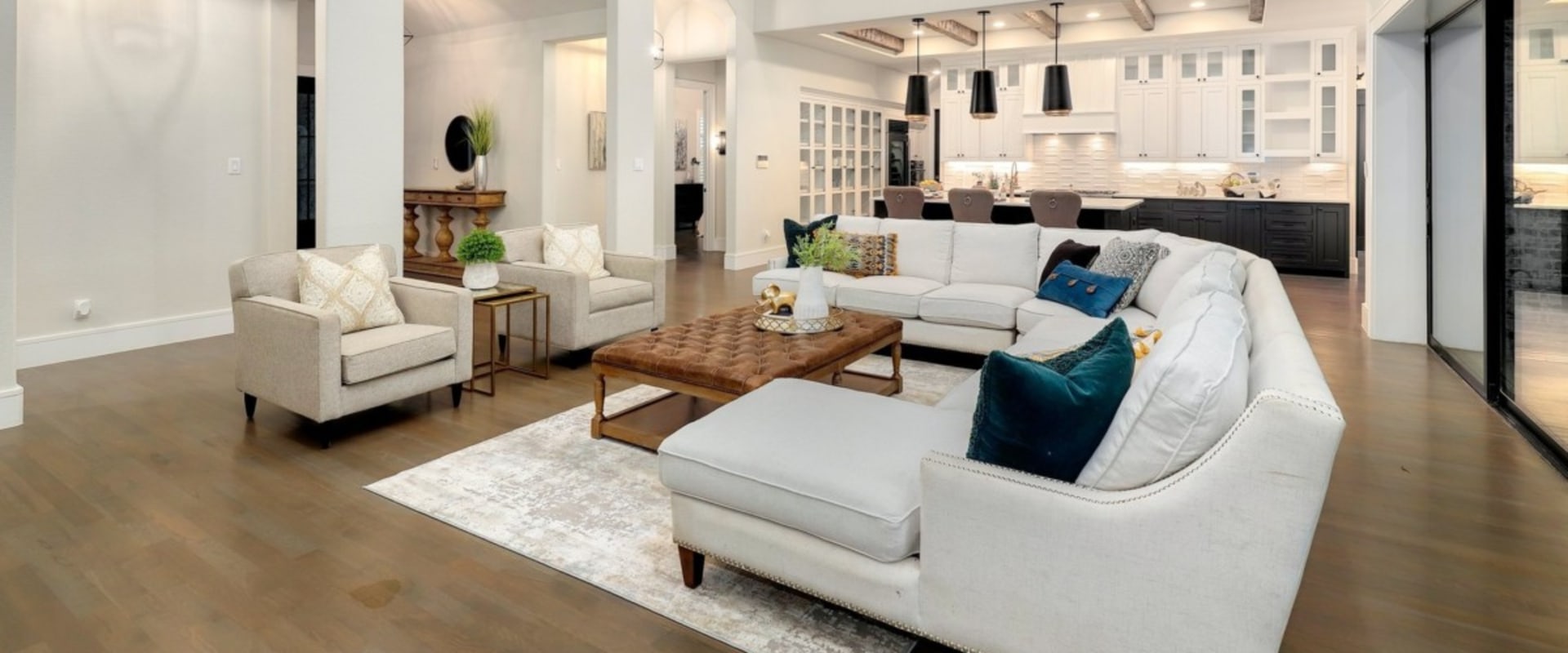 How much does it cost to stage a living room?