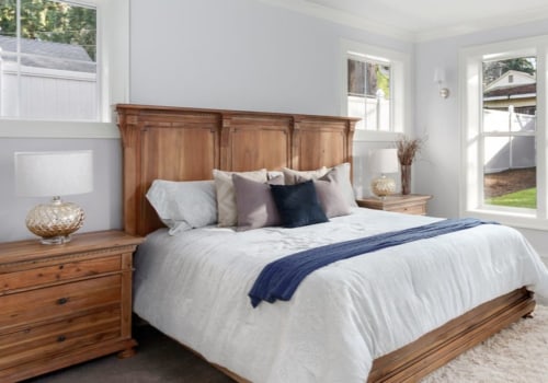 What percent of sellers agents spend their own money staging homes?